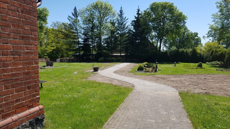 Neuer Weg auf dem Friedhof in Kerzlin 2021