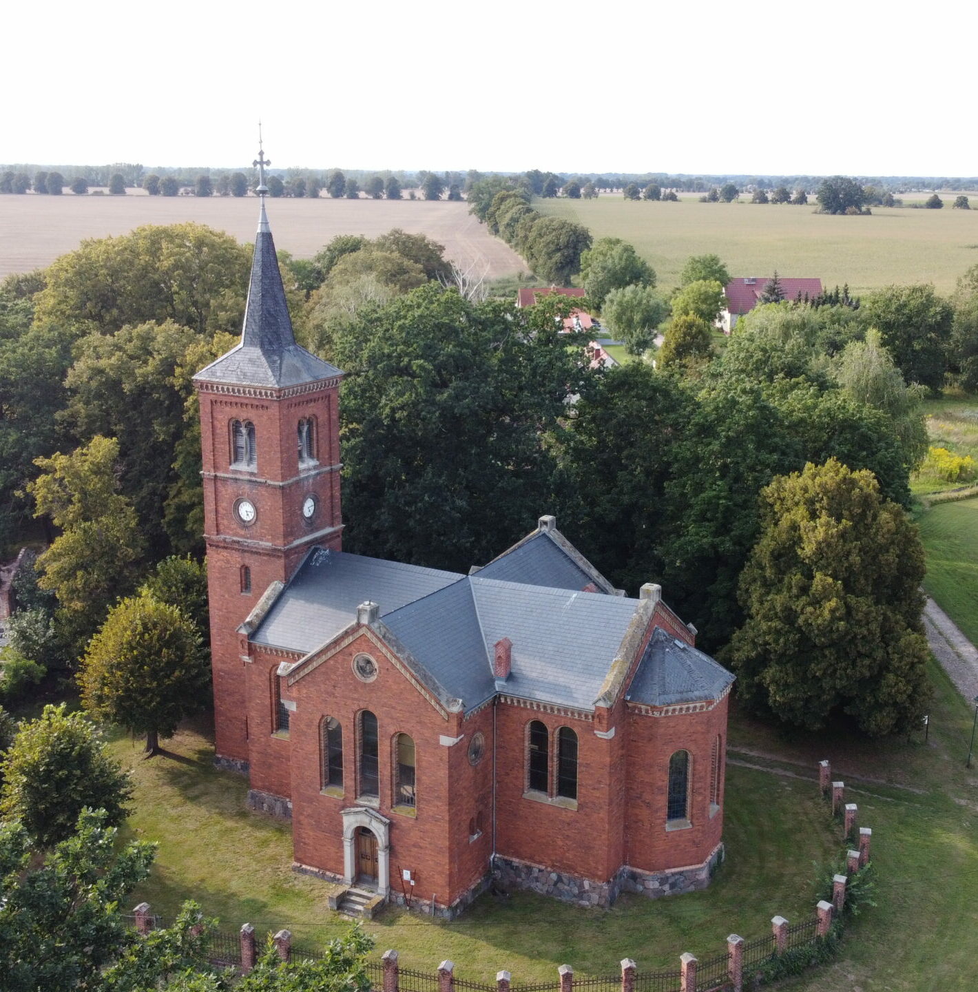 Luftbild Kirche in Vichel Gemeinde Temnitztal 2021